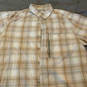 SALE!!! Columbia Omni-wick fishing shirt-size large in tan. In EUC!